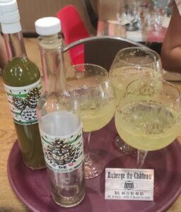 Service BB liqueur de babet à l'Auberge du Château